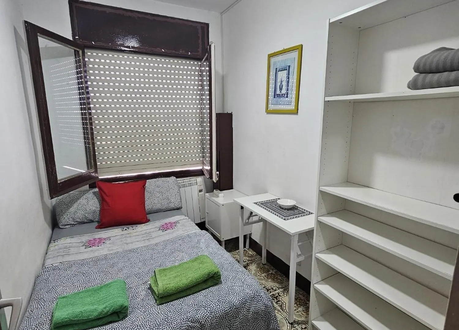 Capsule hotel Poble Sec Nino House Hotel Barcelona