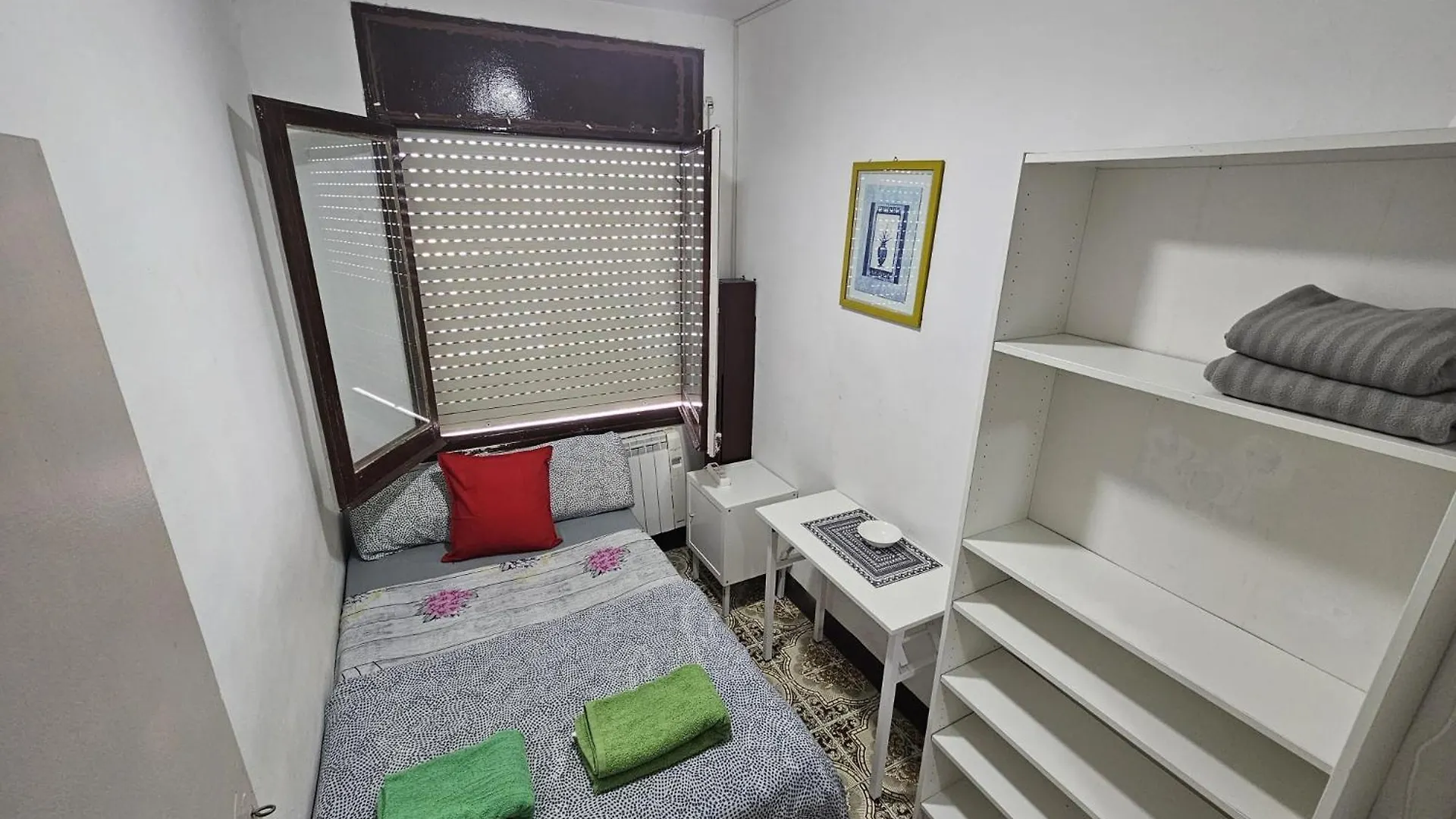 Capsule hotel Poble Sec Nino House Hotel Barcelona