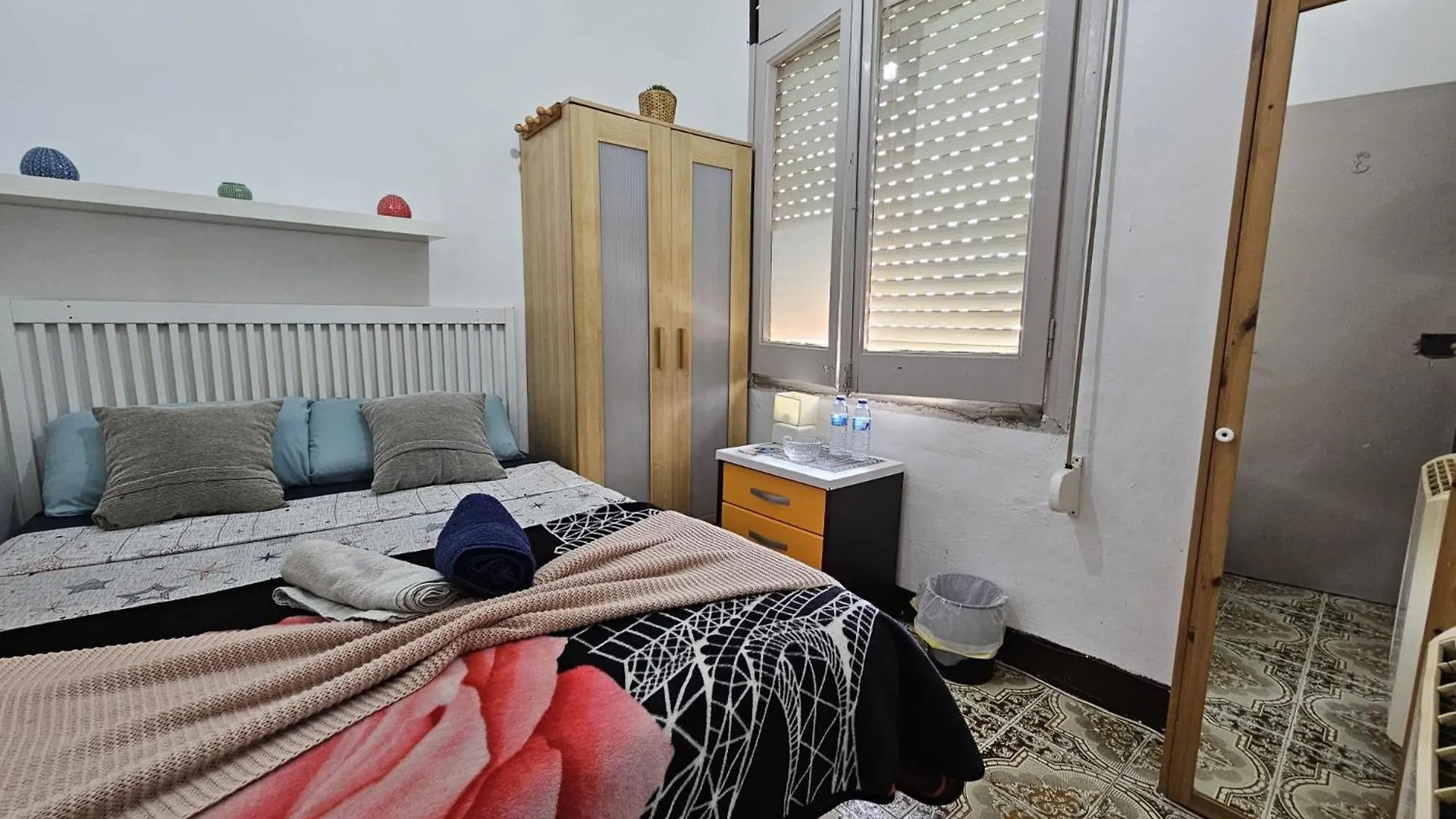Poble Sec Nino House Hotel Barcelona 0*,  Spain